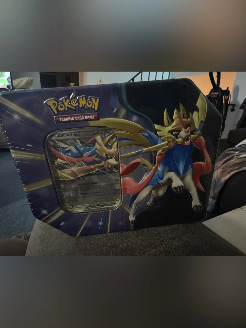 Zacian V Tin - Blue and Gold Trading Card Gift Set tin